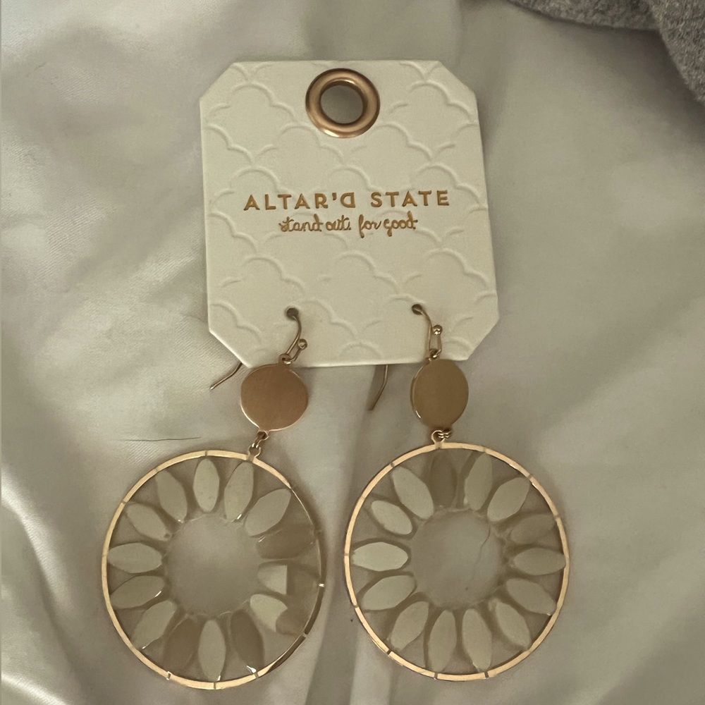NEW WITH TAGS: Altar’s State Jeweled Flower earrings